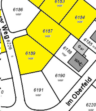 Lageplan mit gelb markierten Parzellen, Straßennamen und Parzellen-Nummern