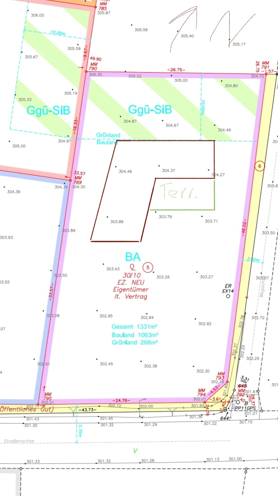 Lageplan von Grundstücksparzellen mit farbigen Umrandungen; braun umrahmte Baufläche im Zentrum.