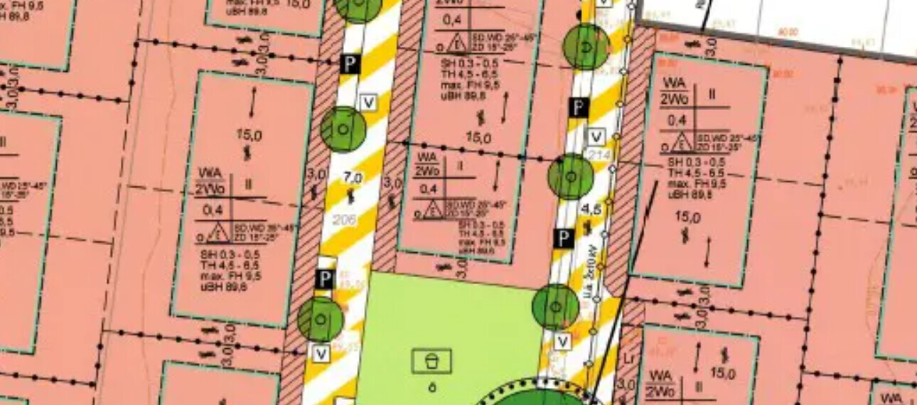 Lageplan eines Baugebiets: Parzellen, Straßen, Bäume und Markierungen.