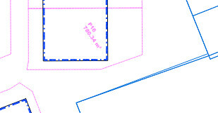 Lageplan mit Grundstücksgrenzen und Baugrundrissen in Blau und Pink Linien