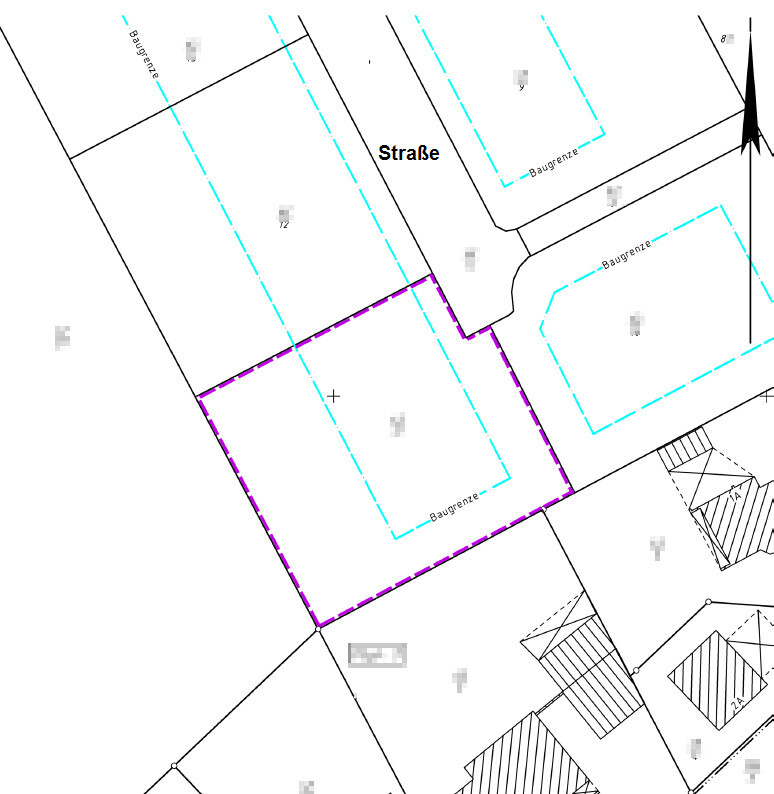 Lageplan: Grundstück mit violettem Umriss, Straße oben, blaue Baugrenzen.