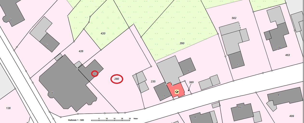 Lageplan eines Baugrundstücks mit Parzellen und Gebäuden