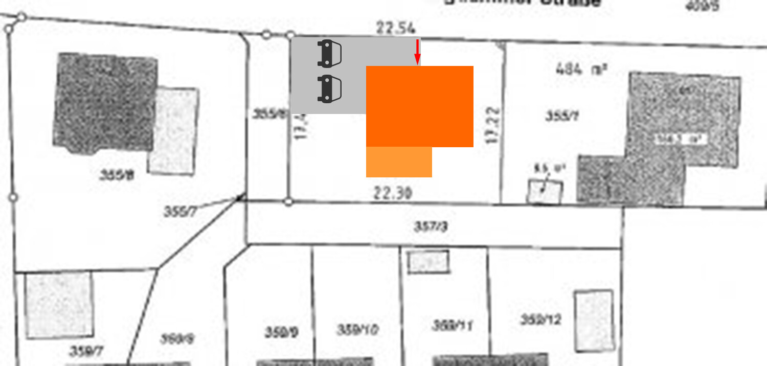 Grundstücks-Lageplan mit Gebäuden links und rechts; zentrale orange Markierung.