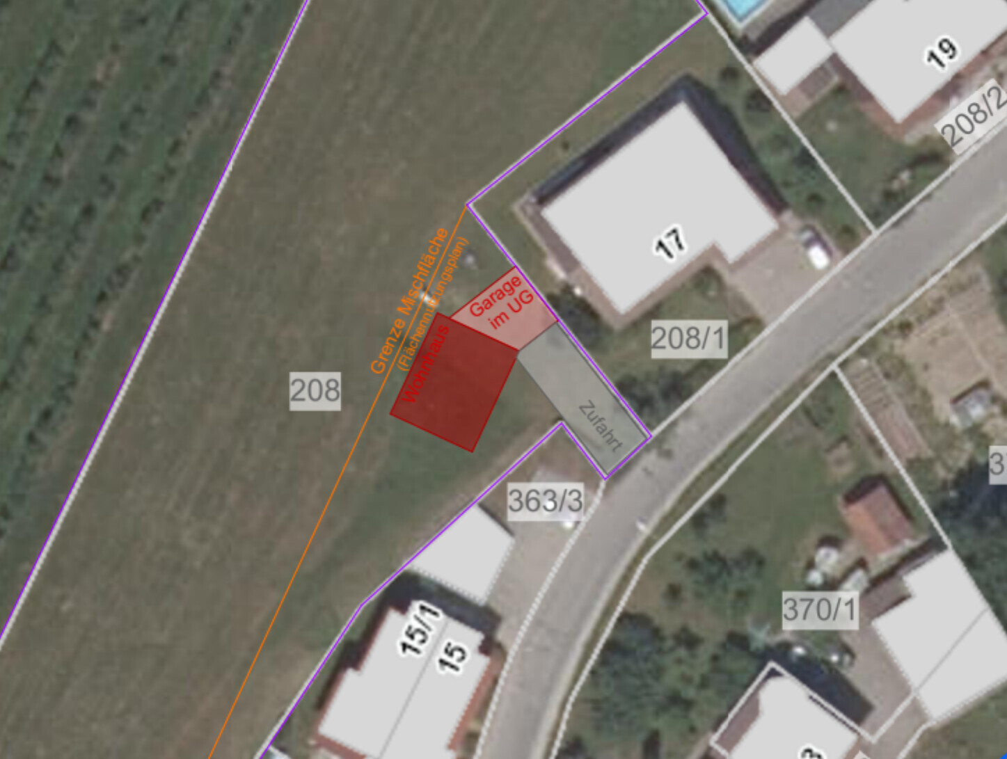 Lageplan eines Grundstücks mit Wohnhaus, Garage und Zufahrt sowie Grundstücksgrenzen sichtbar