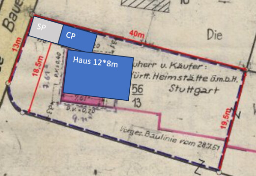 Grundstücksplan: roter Umriss, blaues Haus 12×8 m, zwei Nebengebäude SP und CP.