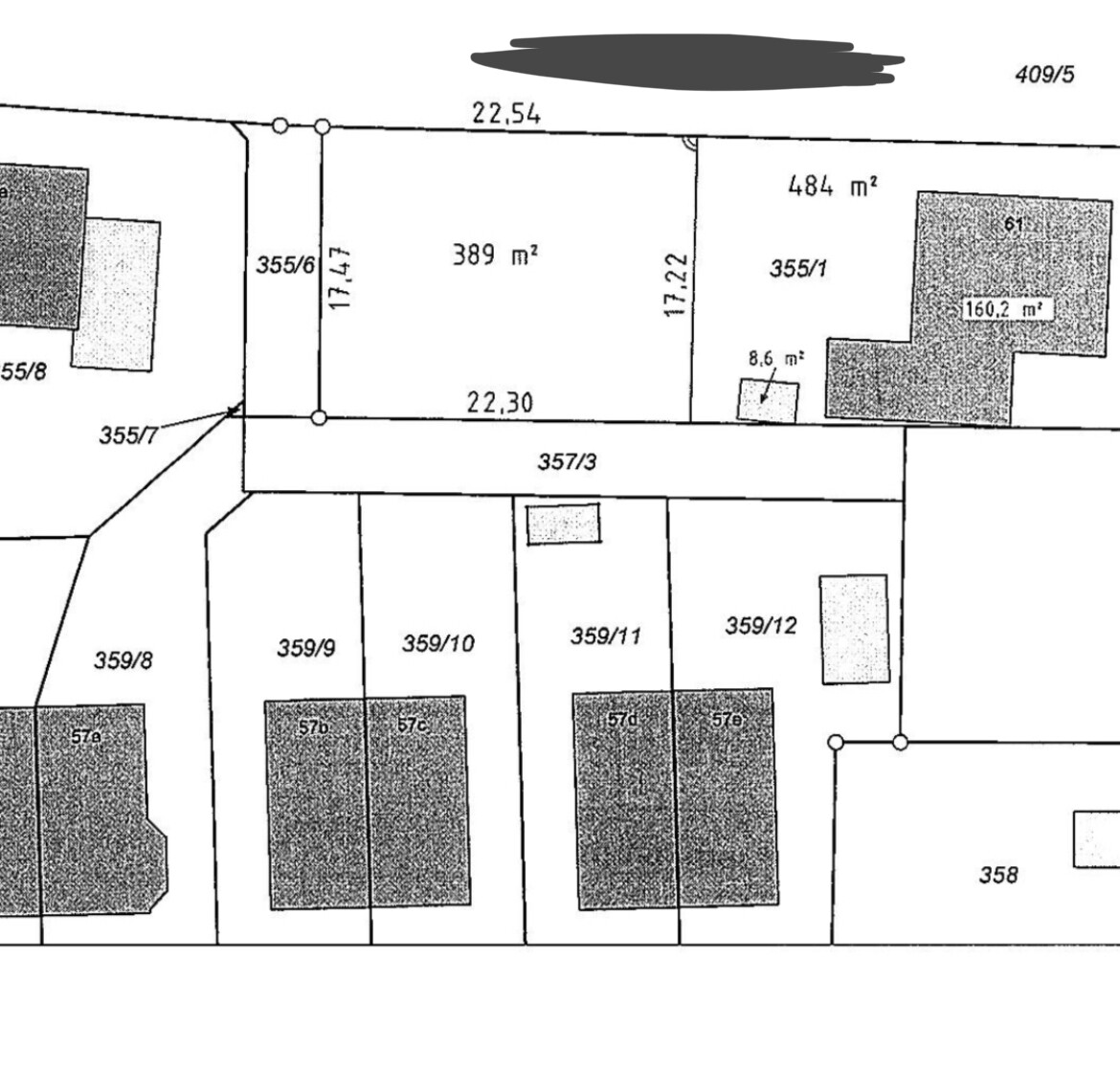 Schwarz-weiß Grundriss eines Grundstücksplans mit Parzellen und Größenangaben (389 m², 484 m²).
