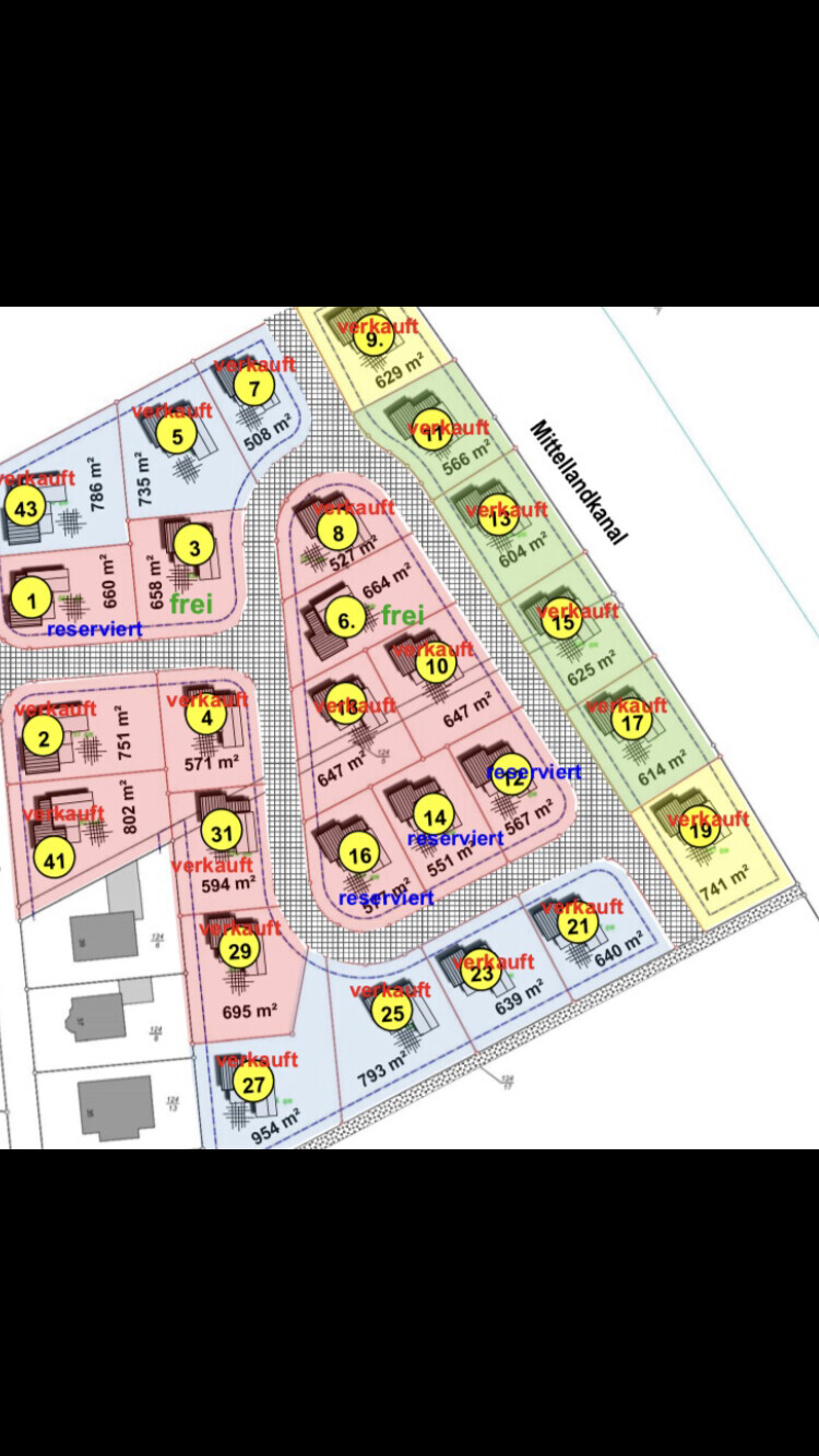 Lageplan eines Baugebiets mit nummerierten Grundstücken und Verkaufskennzeichnungen