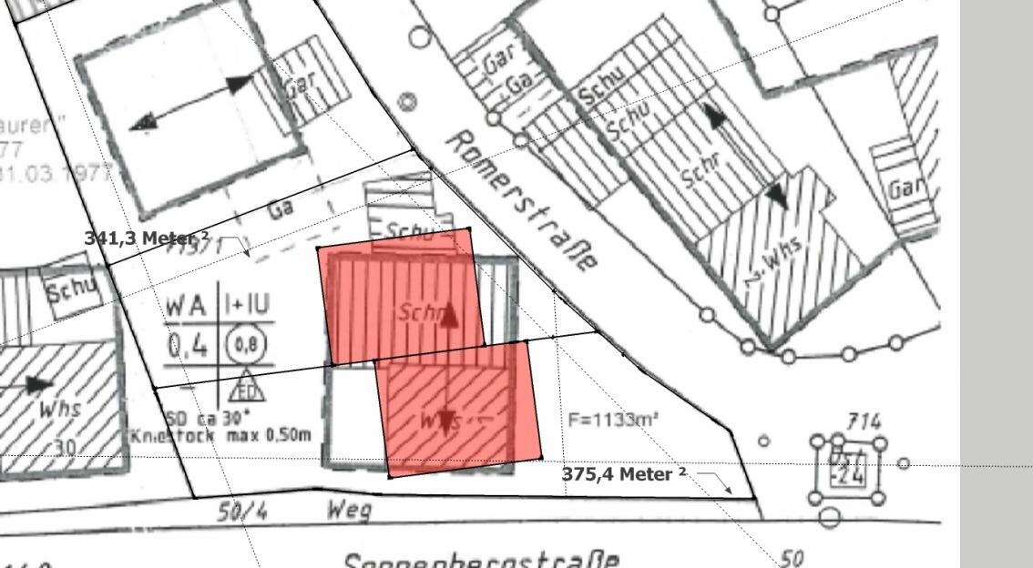 Lageplan eines Grundstücks mit roten Bauflächen neben Straße und bestehenden Gebäuden