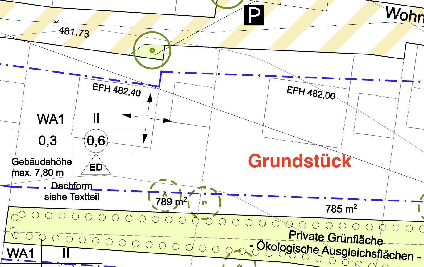 Grundstücksplan mit rotem Schriftzug Grundstück, Grünflächen, Dachform und Markierungen.