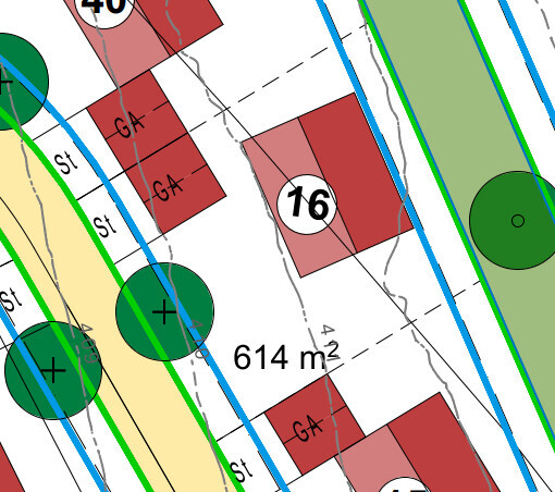 Lageplan: Parzellen mit roten Gebäuden, grünen Bäumen, blauen Linien, 614 m², Parzelle 16