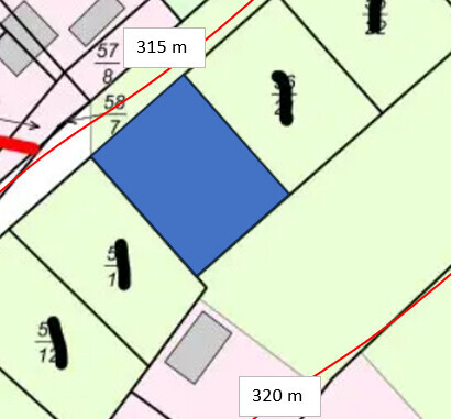 Lageplan mit blau markierter Parzelle, rote Grenzlinien und Maßangaben.