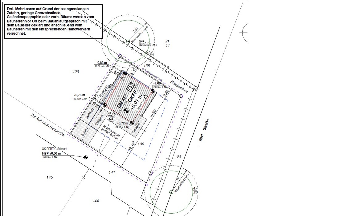 Grundriss/Bauplan eines Gebäudes mit Grenzlinien, Abmessungen und Beschriftungen.