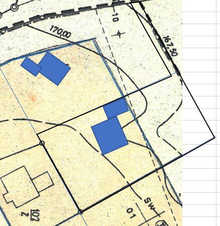 Lageplan eines Grundstücks mit Gebäudeflächen und blauen Bauteilen