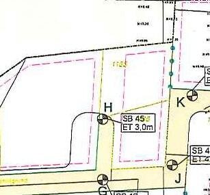 Lageplan eines Grundstücks mit Parzellengrenzen, Linien und Markierungen