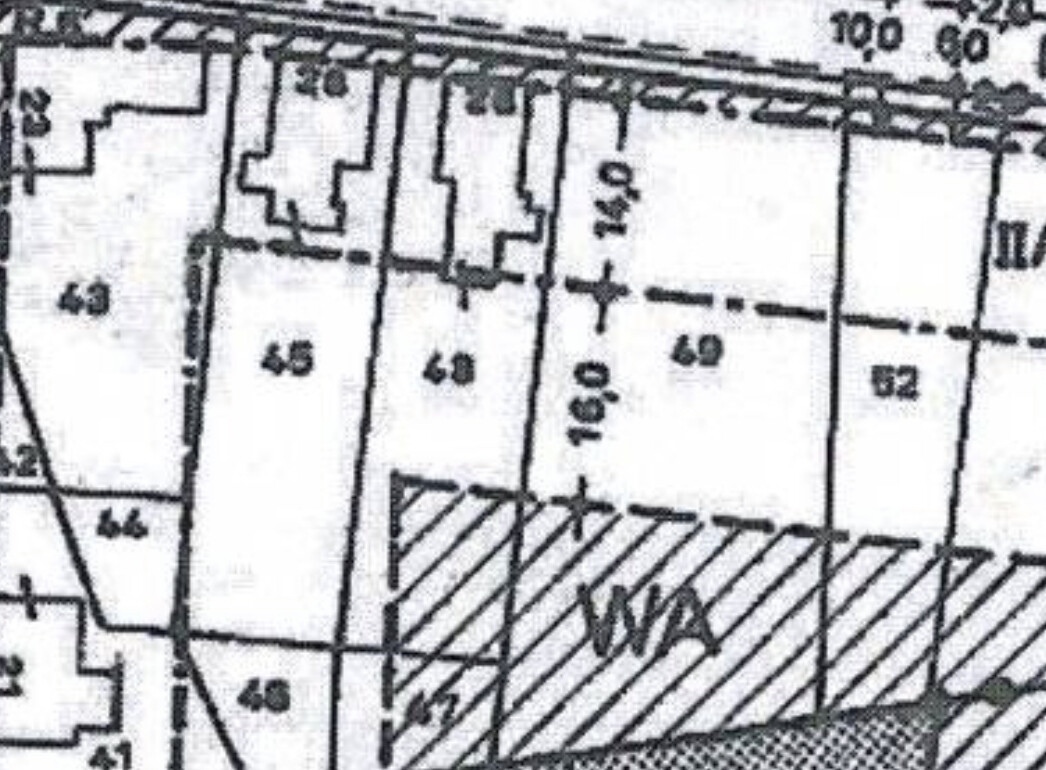 Katasterplan mit Parzellenzahlen und schraffierten Bereichen im Grundriss