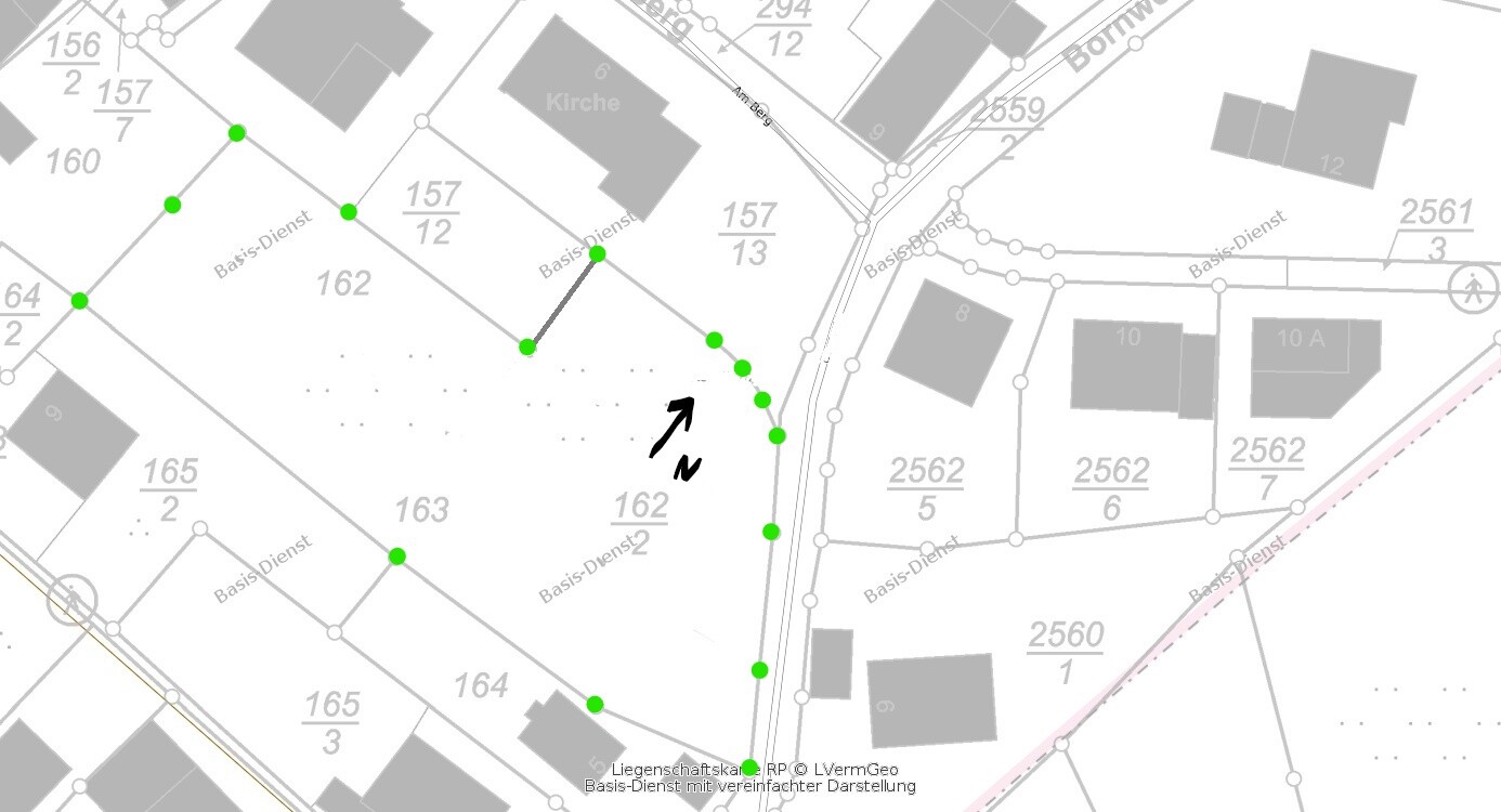 Kartenabbildung einer Route mit grünen Wegpunkten entlang einer Straße, Pfeil nach Norden.