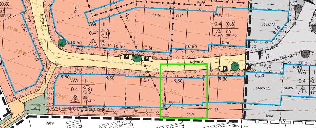 Lageplan mit orange Parzellen, blaue Grenzlinien und grün markiertes Grundstück unten.