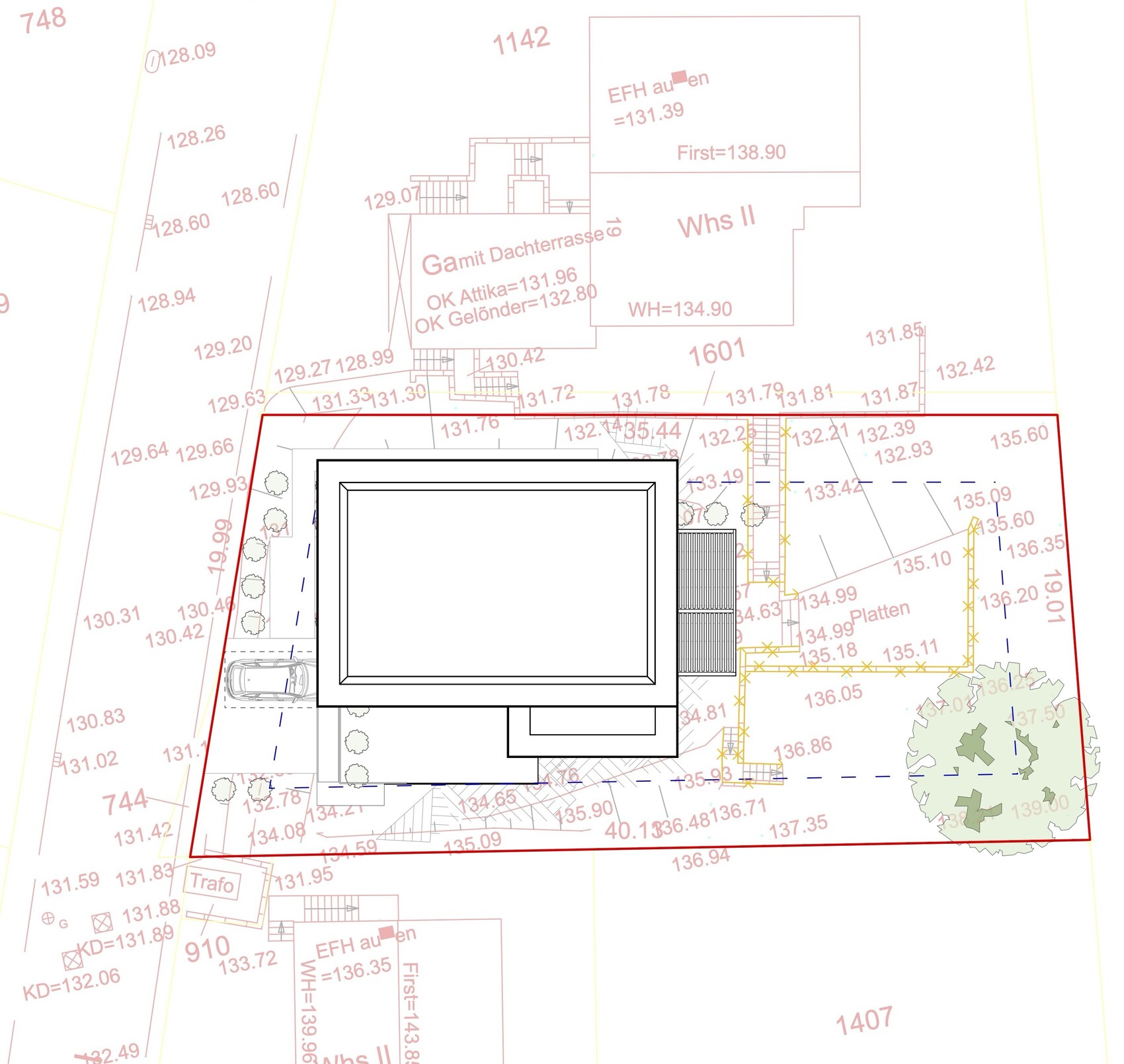 Lageplan eines Hauses mit Grundstücksgrenze, Parkplatz, Bäume und Treppenanlage.