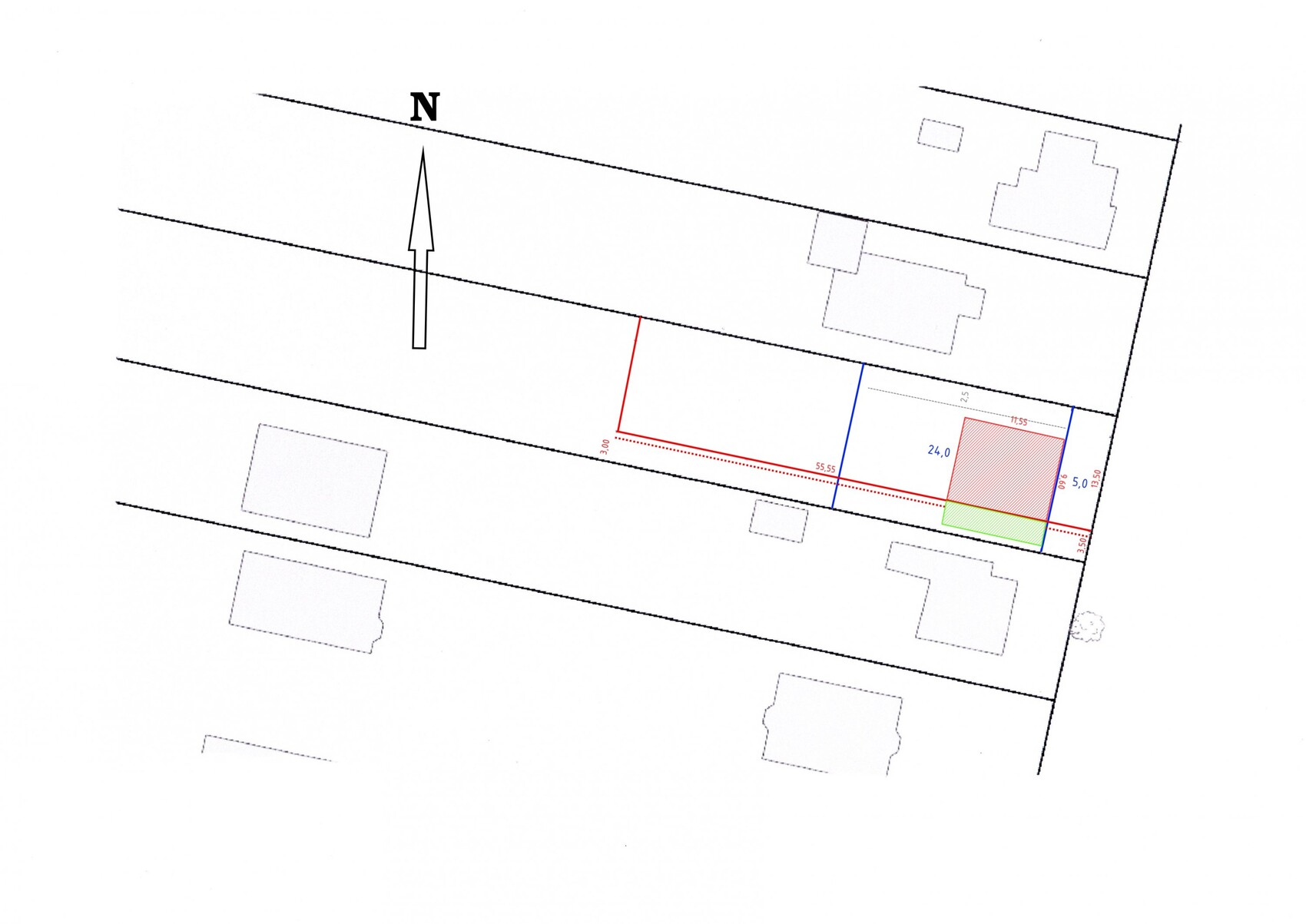 Lageplan eines Grundstücks mit Parzellen, Gebäuden und Abgrenzungen, Nordausrichtung.
