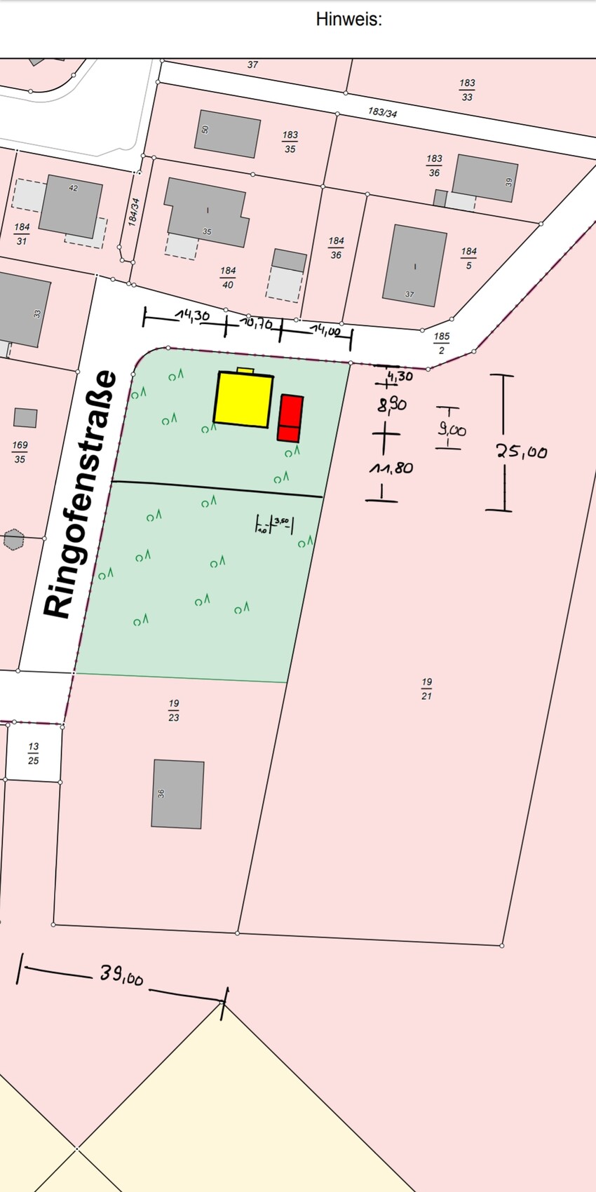 Lageplan: Grundstück an Ringofenstraße, grüne Parzelle mit gelbem Haus und rotem Nebengebäude.