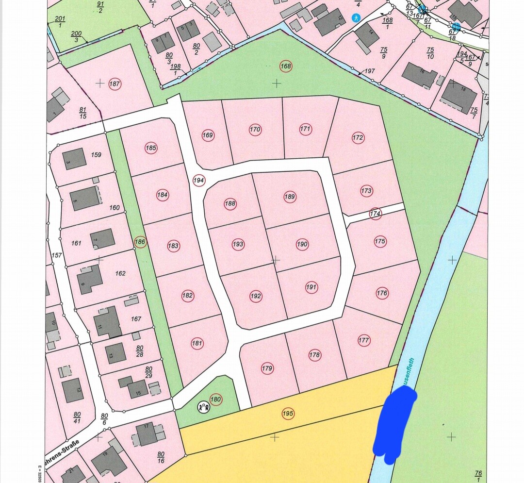 Lageplan eines Wohngebiets mit nummerierten Parzellen, Innenringstraße und Fluss rechts