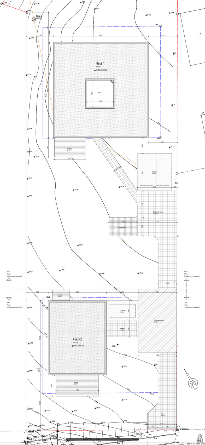 Grundriss: zwei Häuser (Haus 1, Haus 2) mit Wegen, Terrassen und Treppen.
