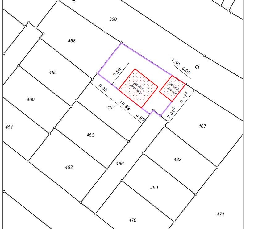 Lageplan eines Grundstücks mit Parzellen-Nummern, rotem Gebäudefeld und lila Grundstücksgrenze.