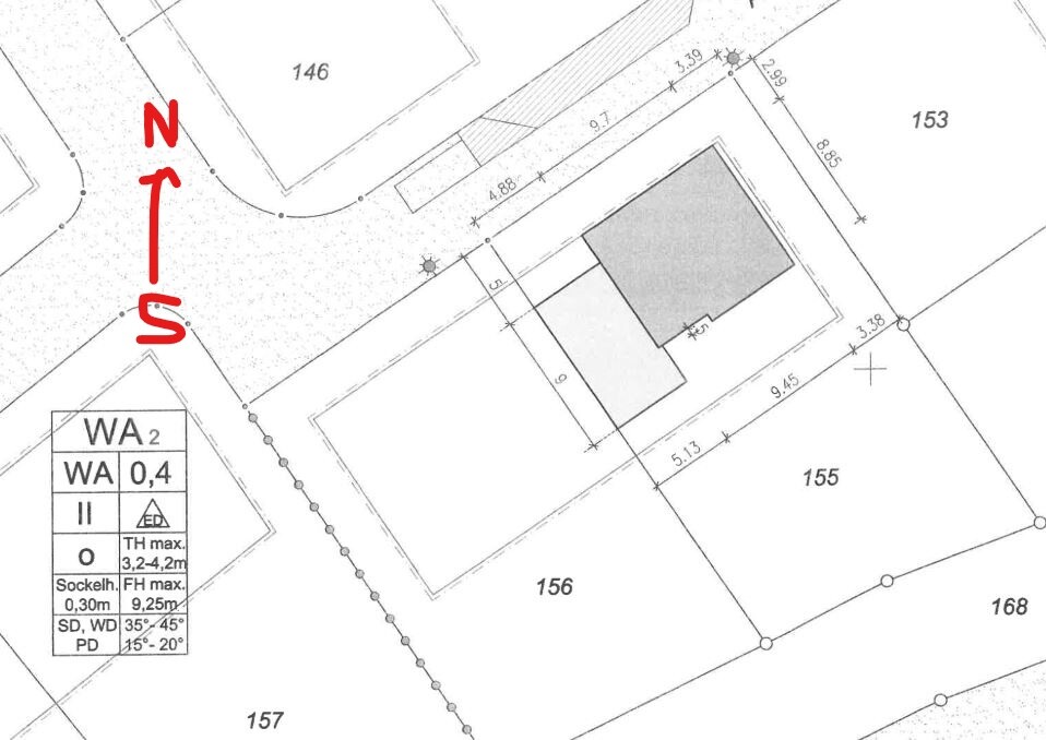 Lageplan eines Baugrundstücks mit Gebäuden, Maßen und Grundstücksgrenzen
