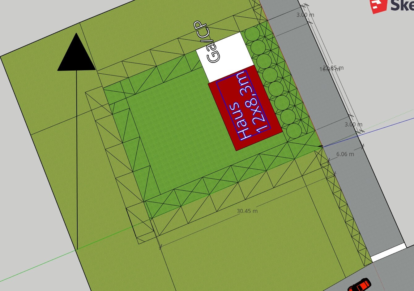 Lageplan eines Baugrundstücks mit Garten, Bäumen und Hausgrundriss