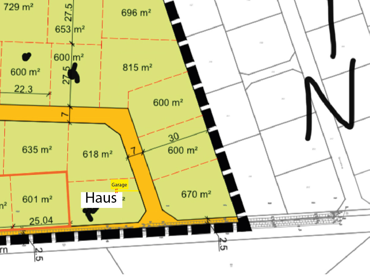 Lageplan: gelbe Parzellen mit Flächenangaben, orange Verkehrswege, Beschriftung 'Haus/Garage'.