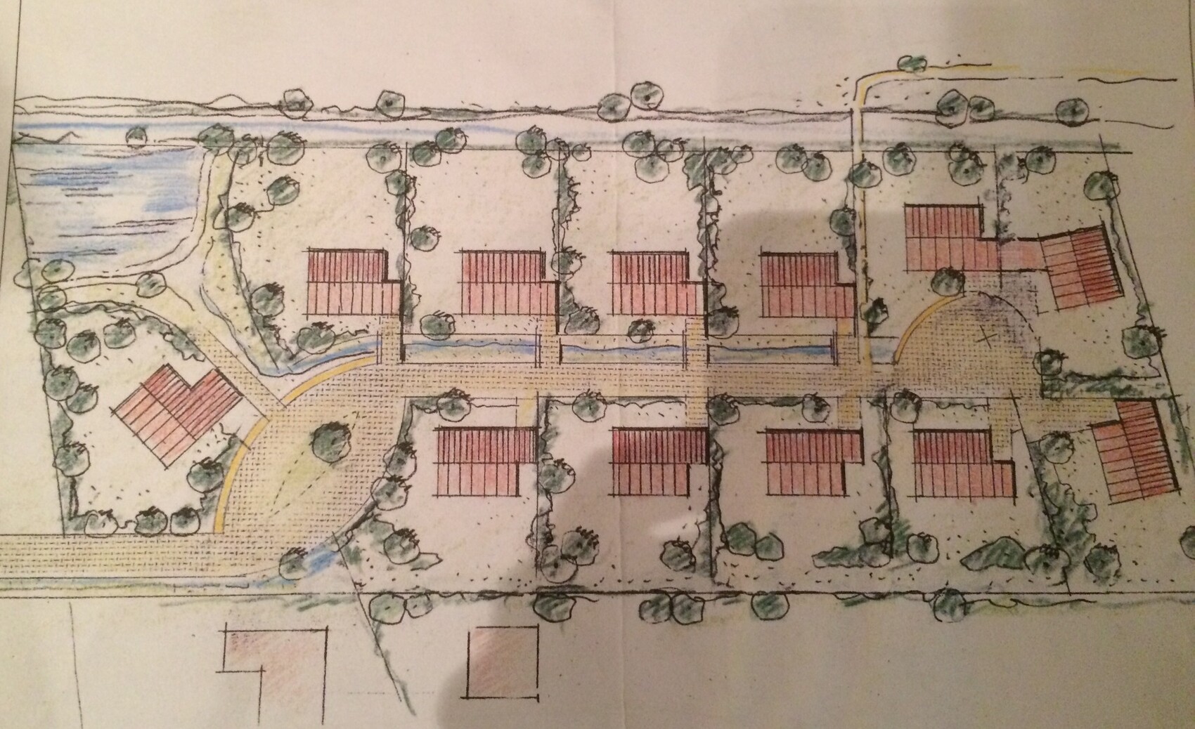 Lageplan einer Siedlung mit roten Dachhäusern, Straßen, Wegen und Grünflächen.