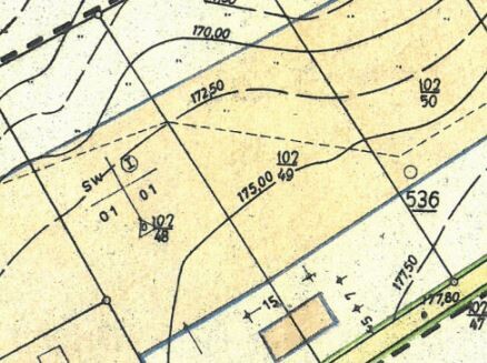 Lageplan eines Grundstücks mit Grenzlinien, Parzellen und Linien im Kartenlayout