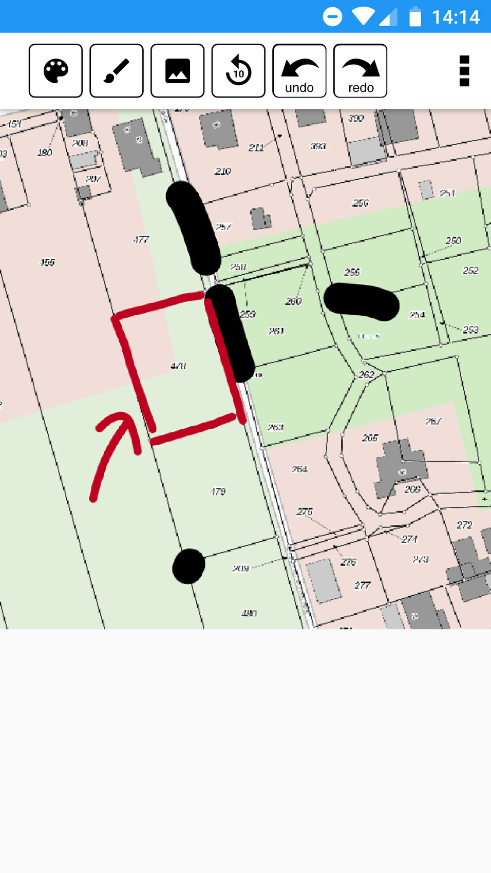 Kartenansicht eines Baugrundstücks mit roter Umrisslinie neben Parzellen