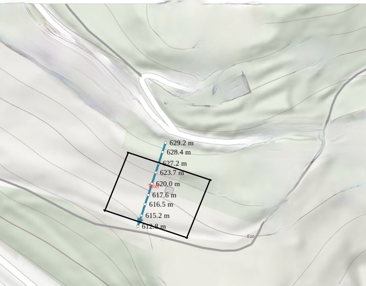 Topografische Karte mit Geländekonturen, blaue Messlinie mit Höhenangaben, schwarzes Rechteck.