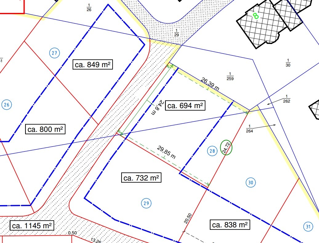 Lageplan zeigt Grundstücksgrenzen, Parzellenflächen und Zufahrtsweg.