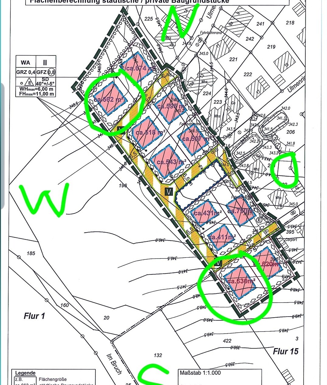 Lageplan eines Baugebiets mit pinken Parzellen, blau umrundet; grün markierte Bereiche.