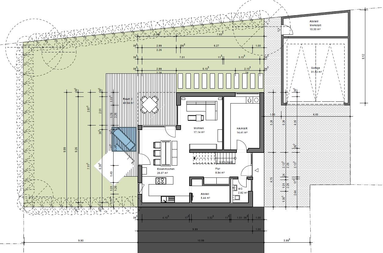 Grundrissplan eines Hauses mit Garten, Zufahrt und Garage, übersichtliche Raumaufteilung