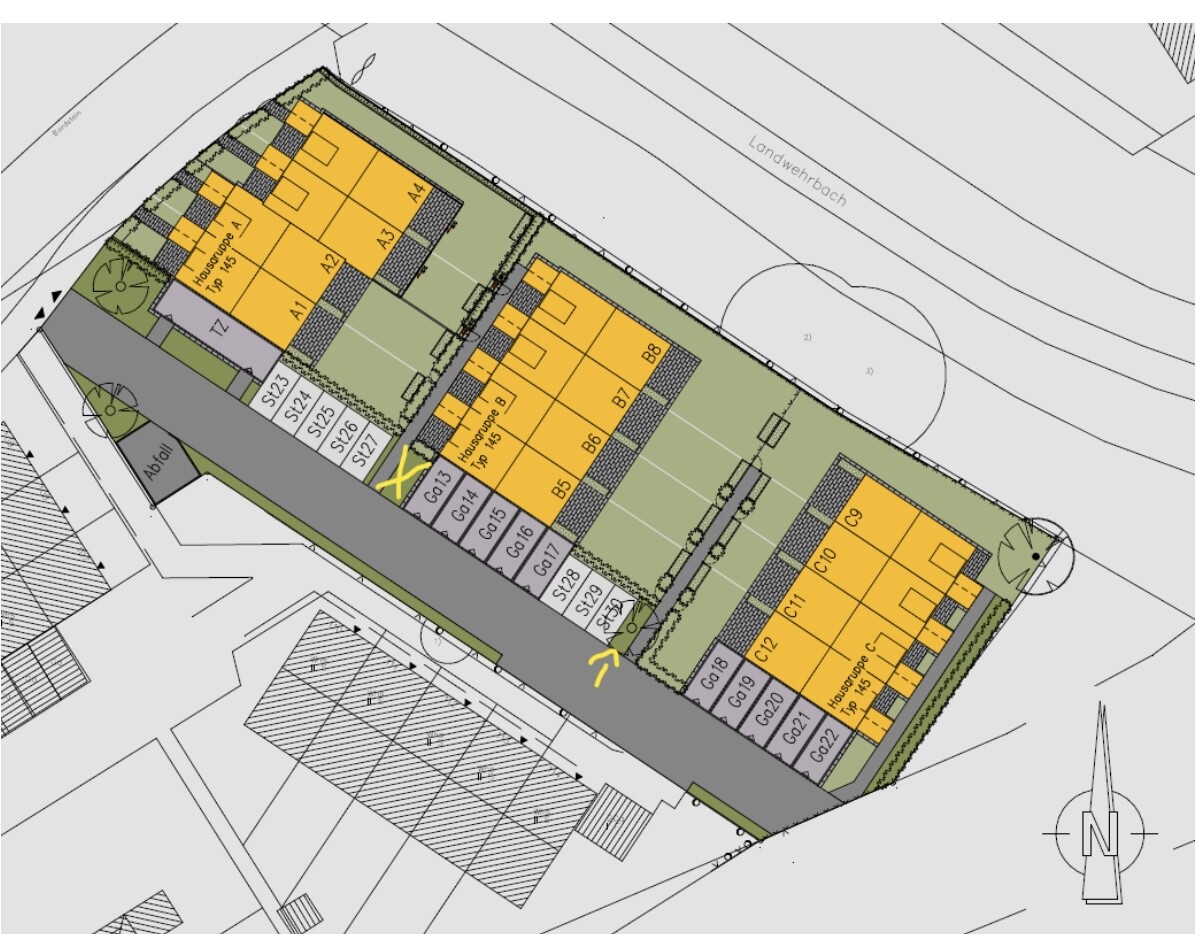 Lageplan eines Baugebiets mit gelben Gebäudebereichen, Grünflächen und Straßen
