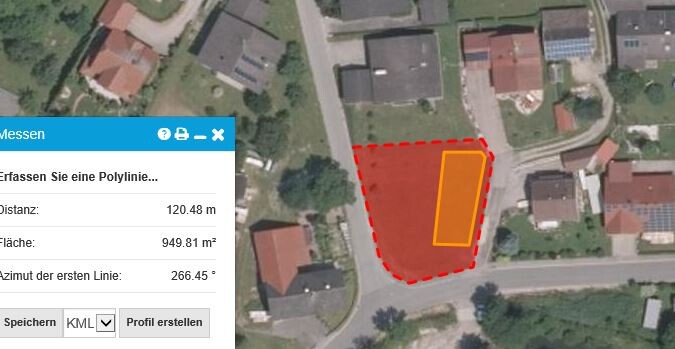 Luftbild eines Baugrundstücks mit rotem Umriss und Messfenster zur Planung