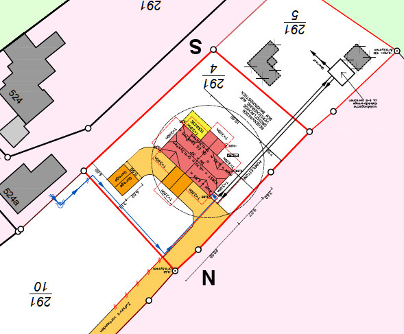 Lageplan eines Baugebiets mit farbigen Zonen, Grenzen und Kompass.