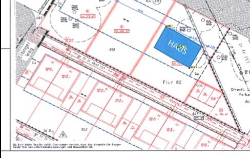 Lageplan eines Baugrundstücks mit Gebäudeumriss und Parzellen