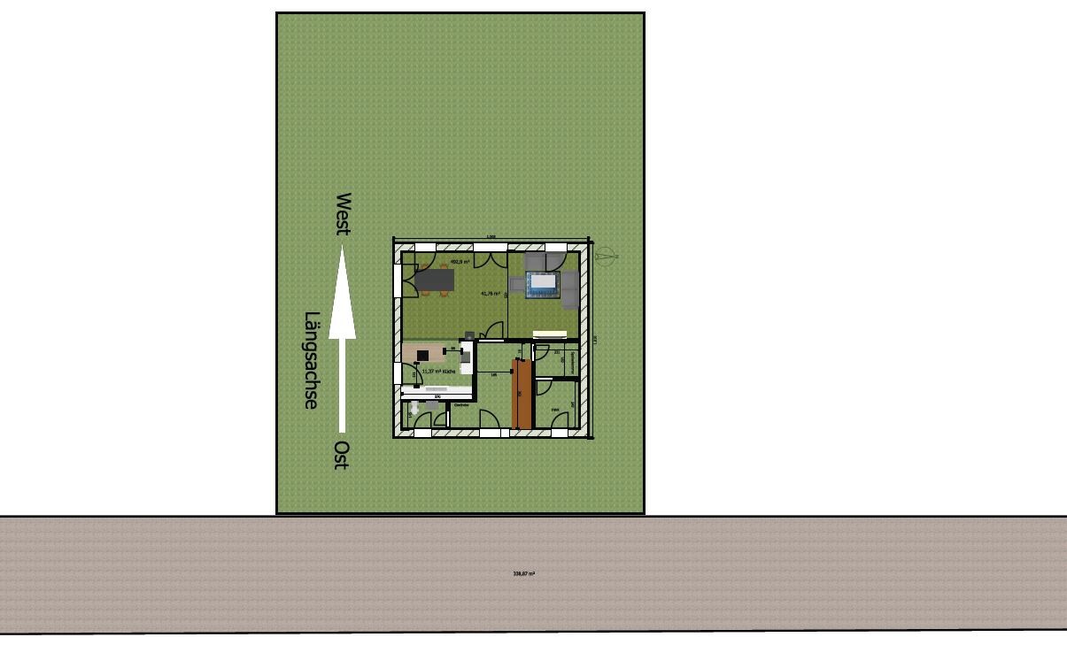 Grundriss eines Hauses auf grünem Grundstück mit West-Ost-Achse; Innenraum sichtbar.