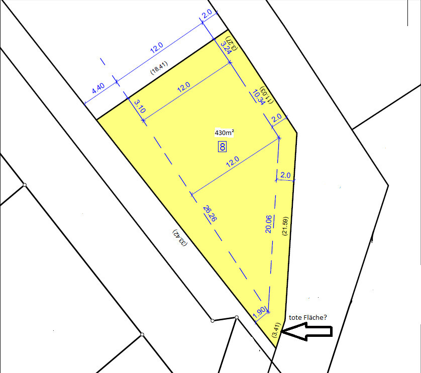 Grundstücksplan eines gelben Baugrundstücks mit Maßlinien und Umrissen im Umfeld