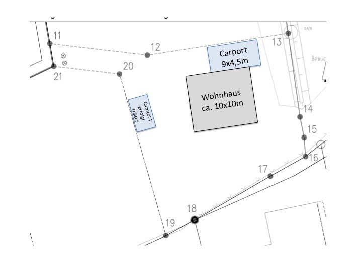 Lageplan eines Baugrundstücks mit Wohnhaus (ca. 10x10 m) und Carport.