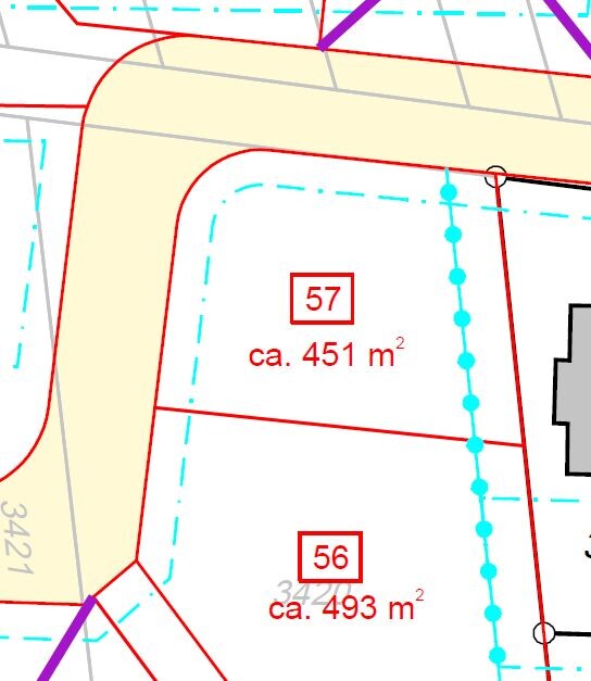Lageplan: Grundstücke 56 und 57 mit roter Umrandung, Flächen ca. 493 m² bzw. 451 m².