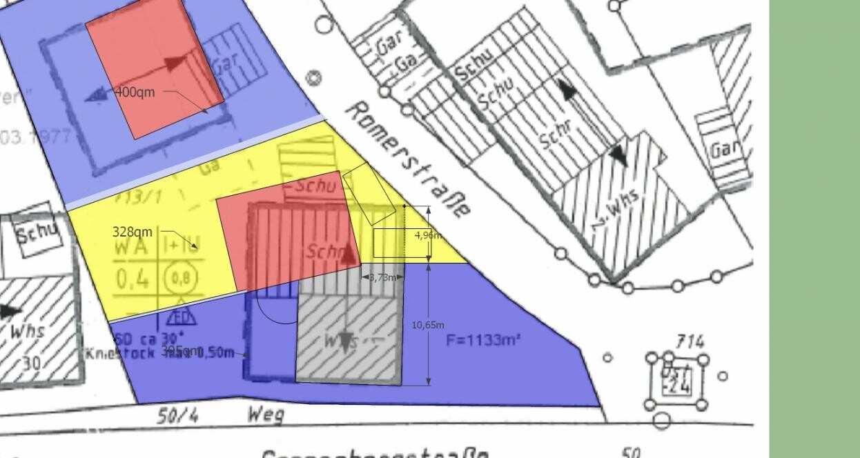 Lageplan eines Grundstücks mit farblich markierten Flächen und Gebäudestrukturen