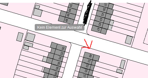 Lageplan eines Baugrundstücks mit Straßennetz und Gebäuden, roter Pfeil markiert.