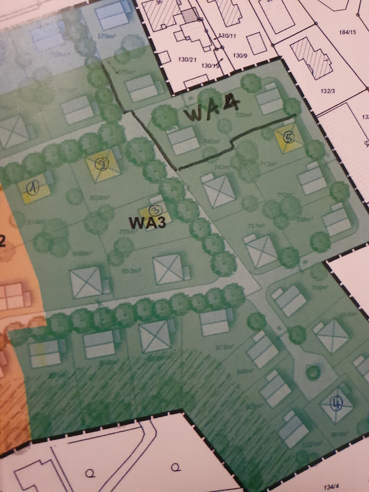 Lageplan eines Baugrundstücks mit Gartenflächen, Bäumen und Gebäudeflächen WA3 WA4