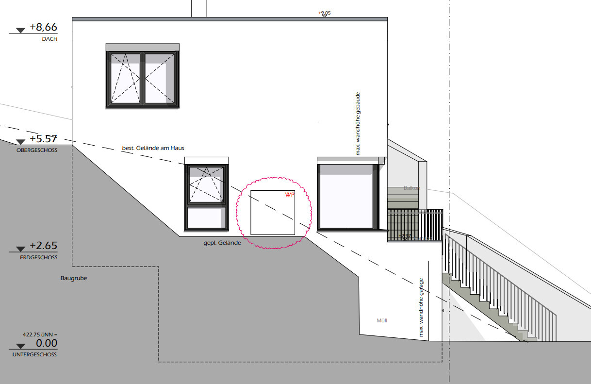 Grundstücksplan: Haus am Hang mit Treppen, Geländekonturen und Balkonen, 2D Zeichnung