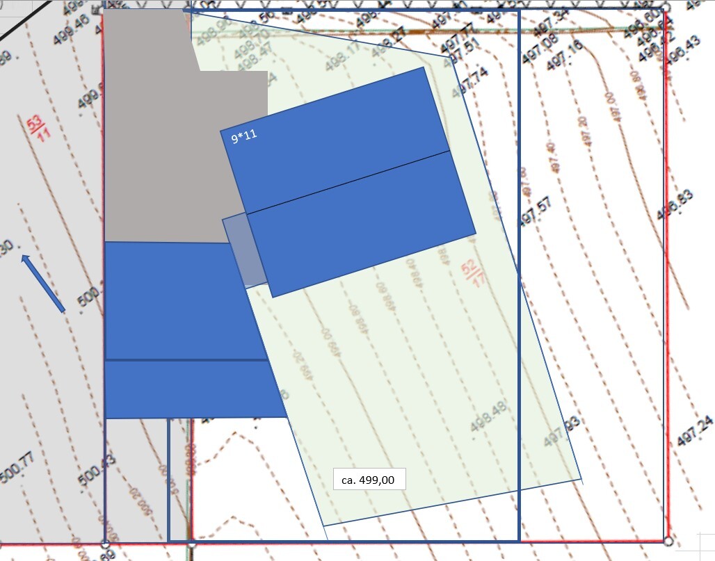 Lageplan mit blauen Gebäudeflächen auf Parzellen, Maßangaben und Preis ca. 499,00